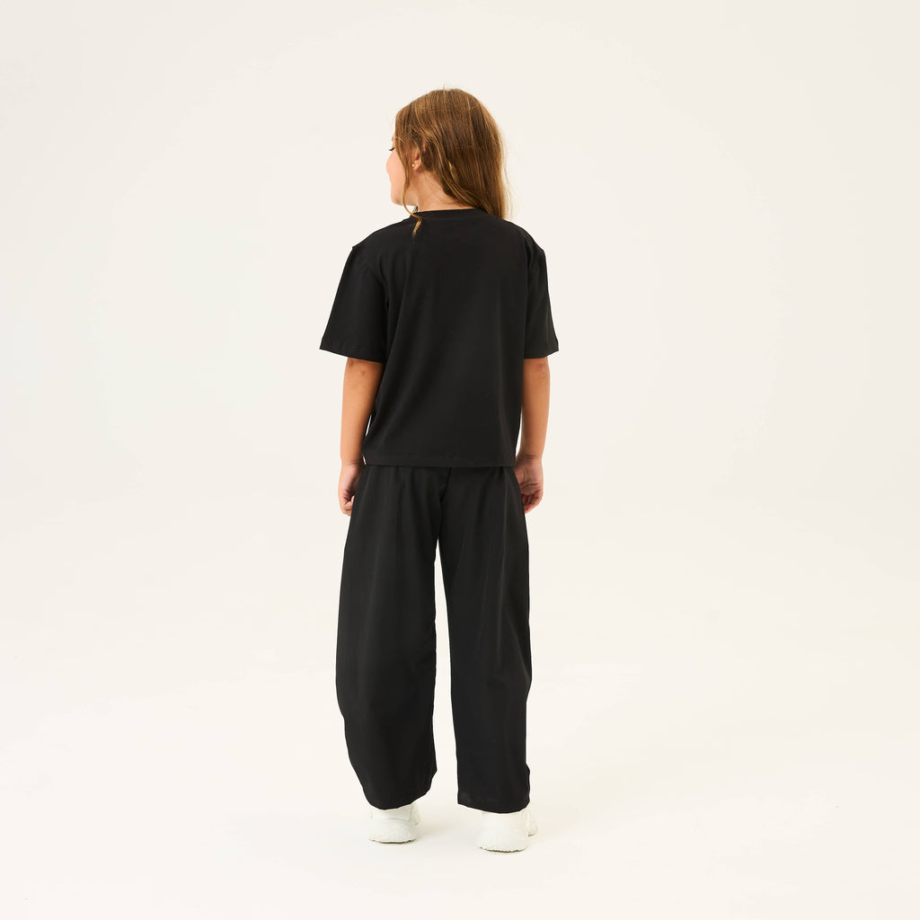color:black