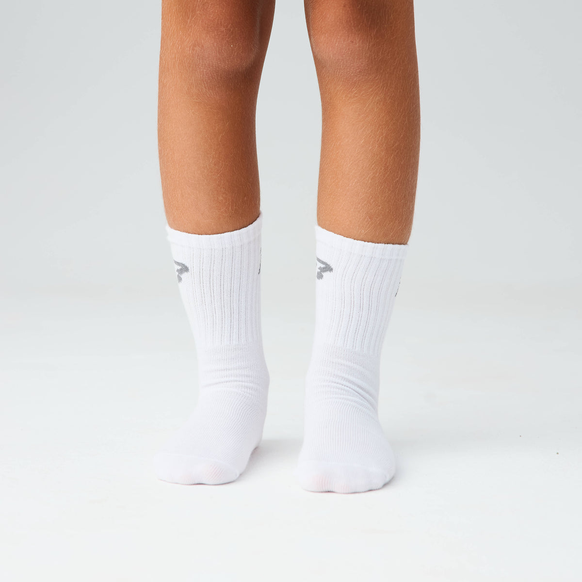 color:white