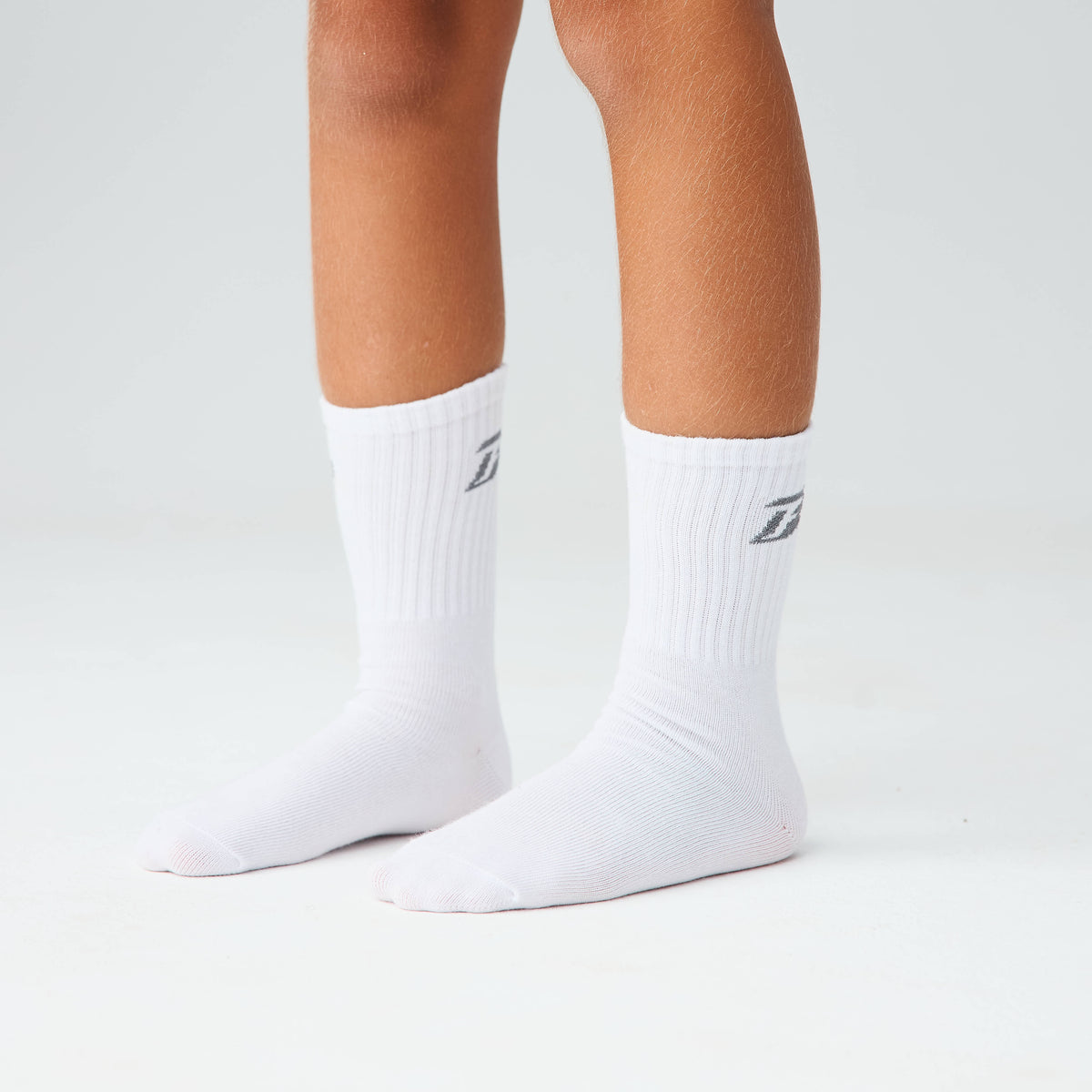color:white