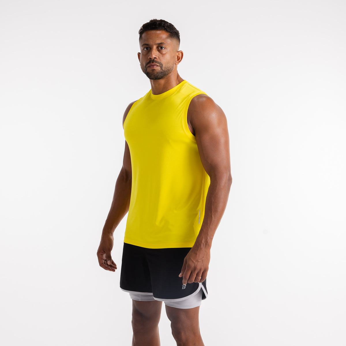 color:yellow