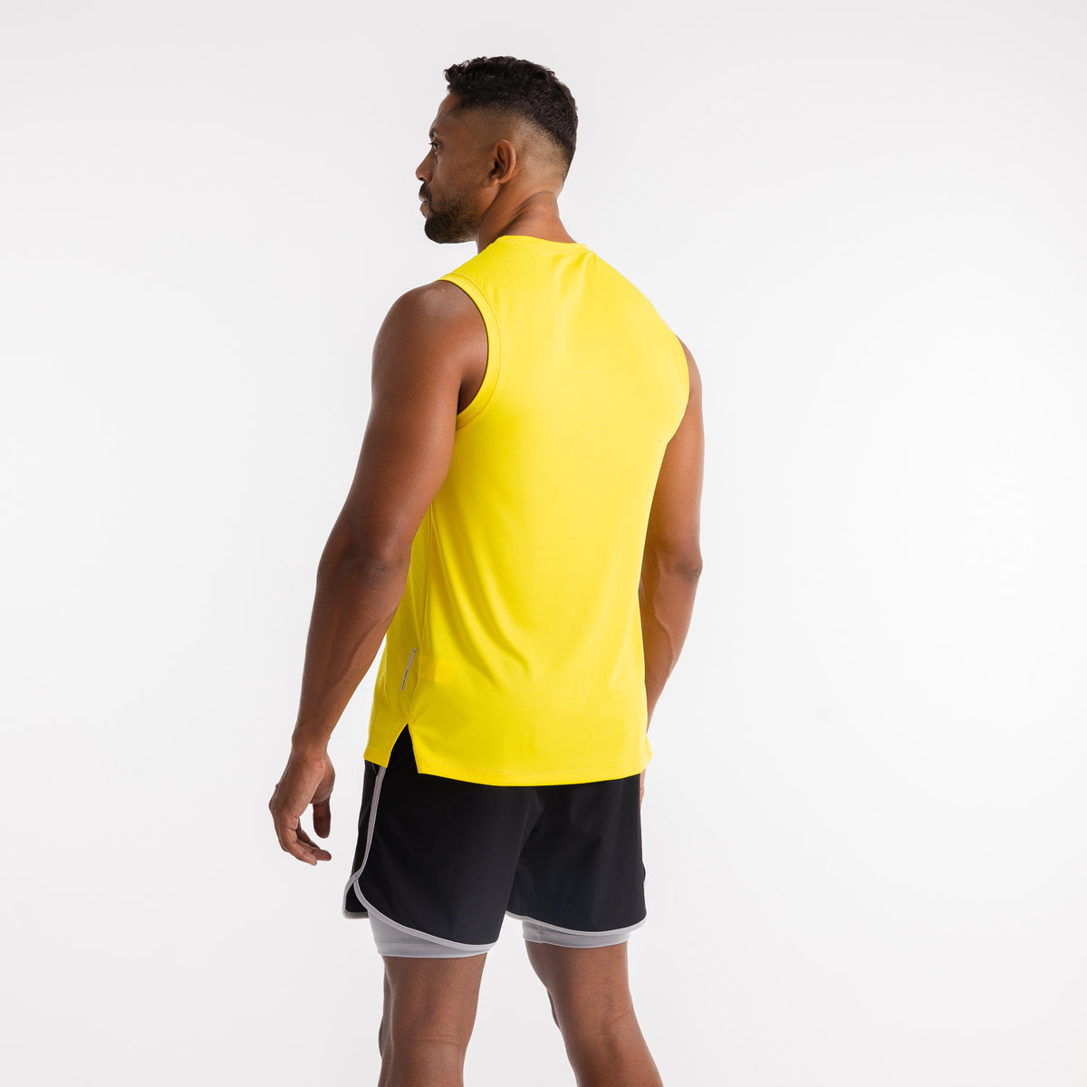 color:yellow