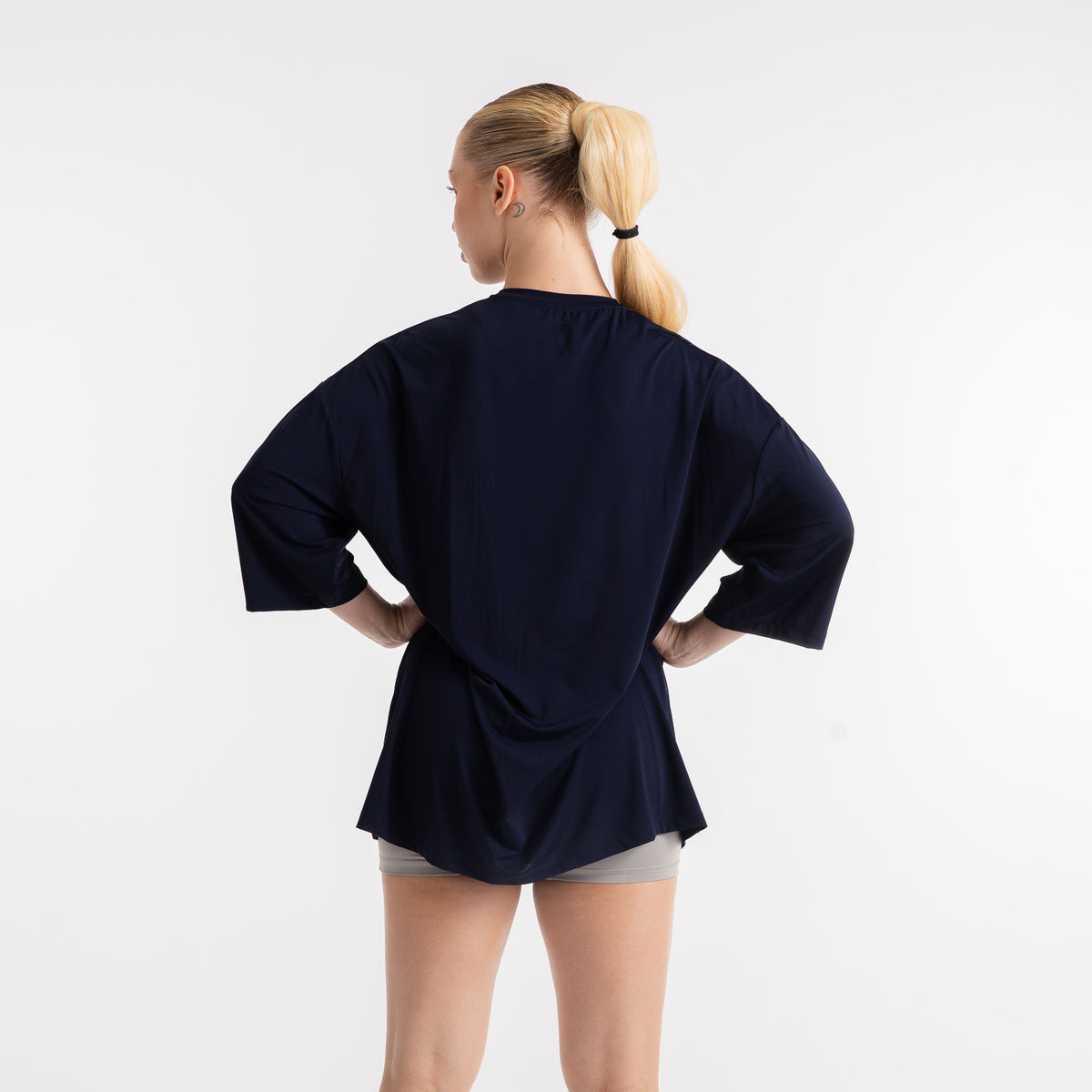 color:navy