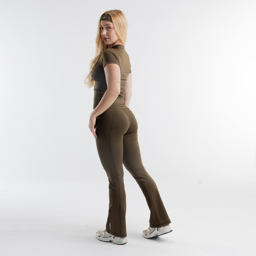 color:olive
