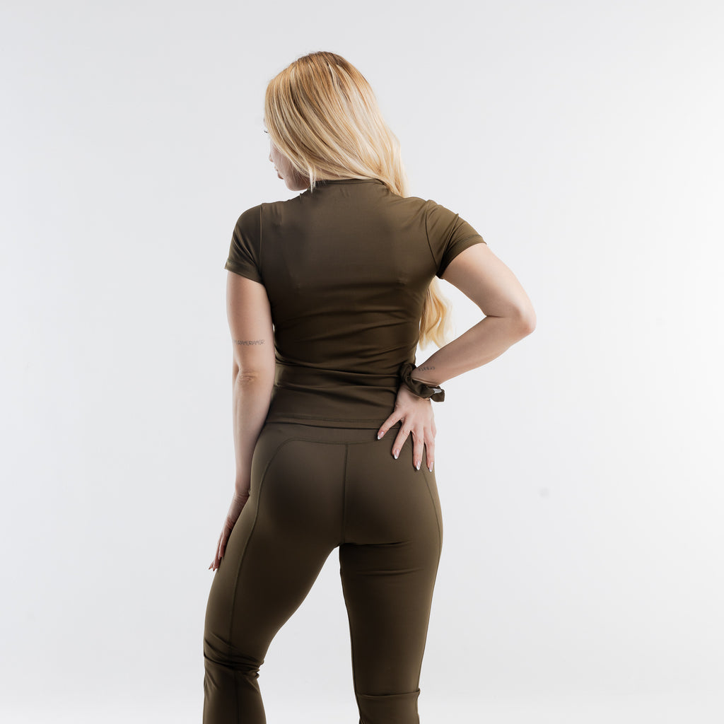 color:olive