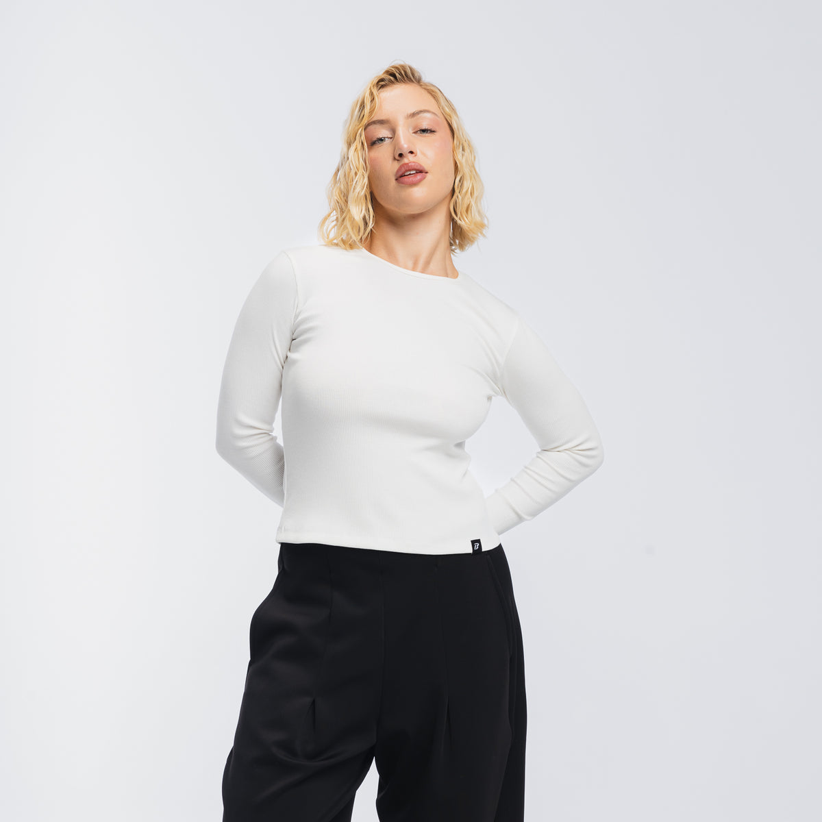 color:white