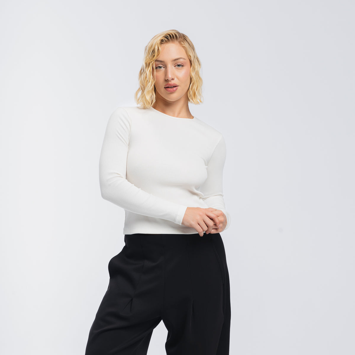 color:white