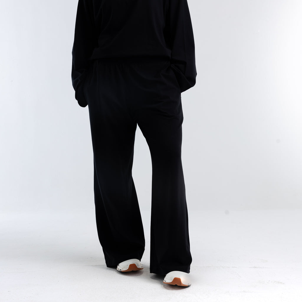 color:black