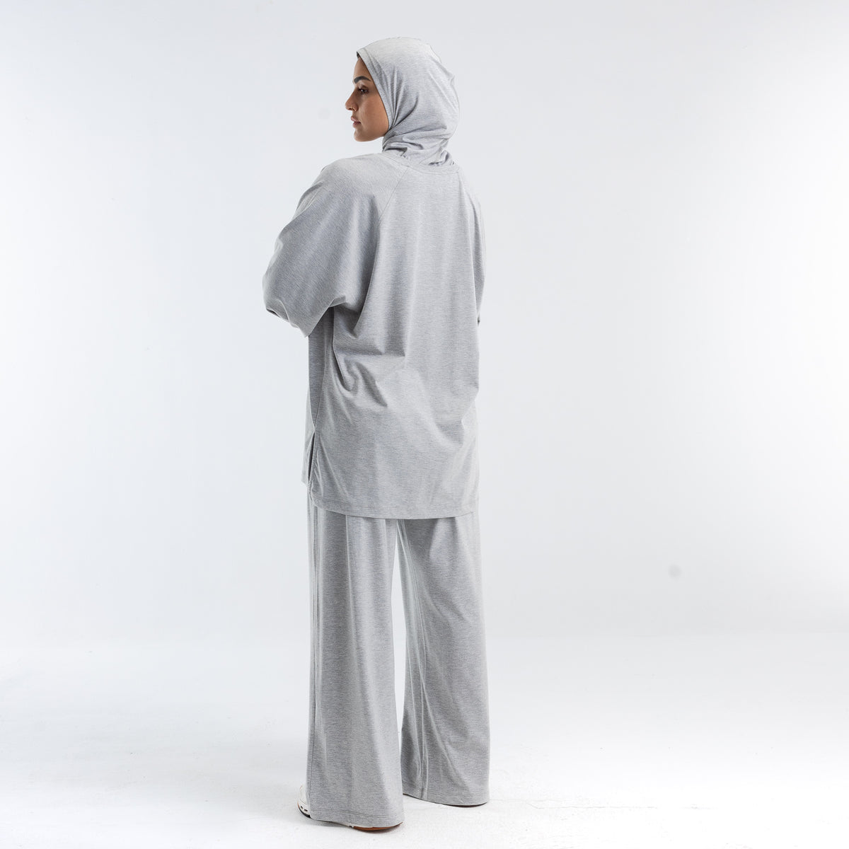color:gray