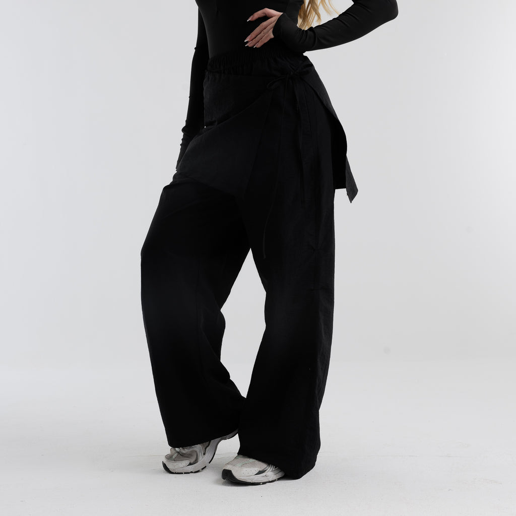 color:black