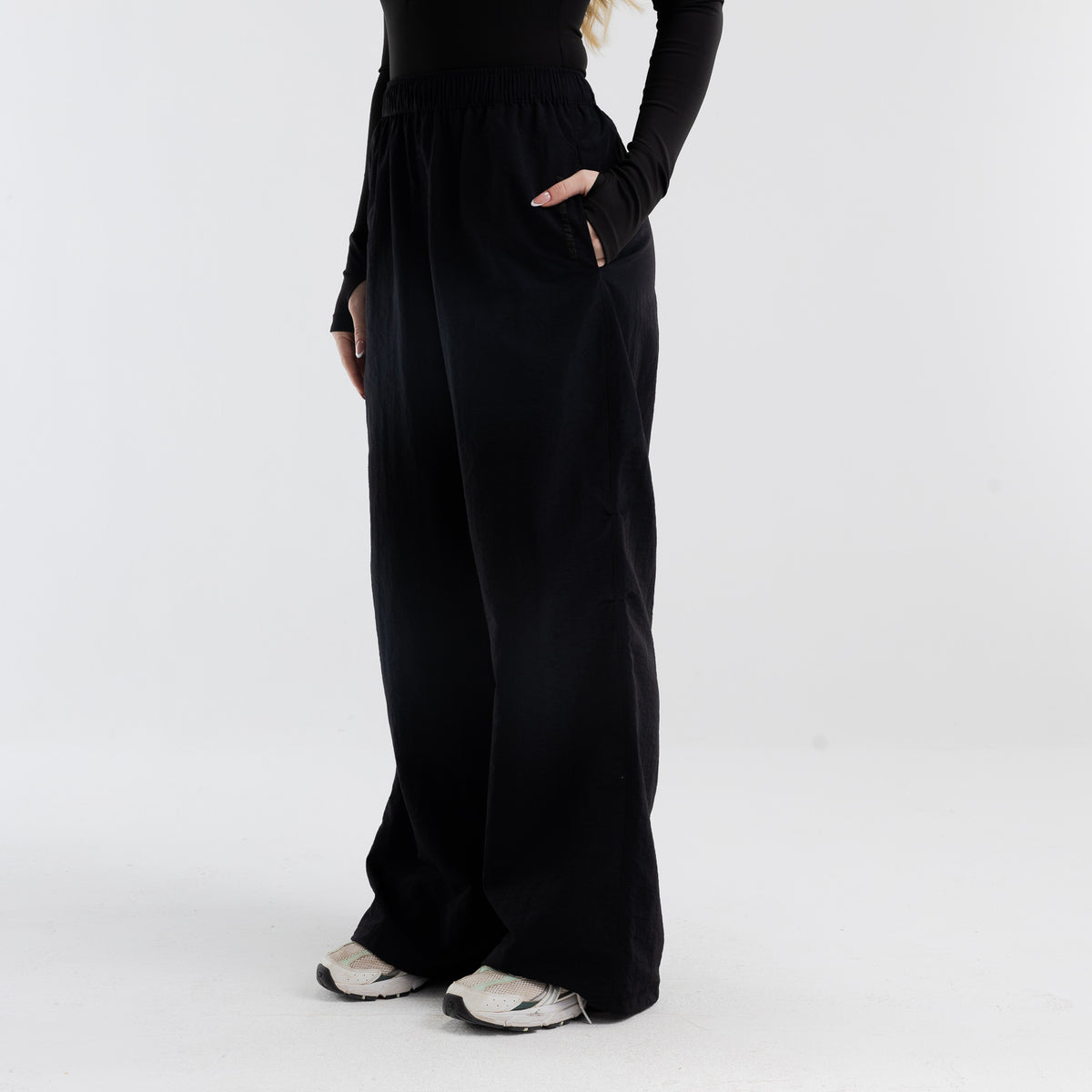color:black