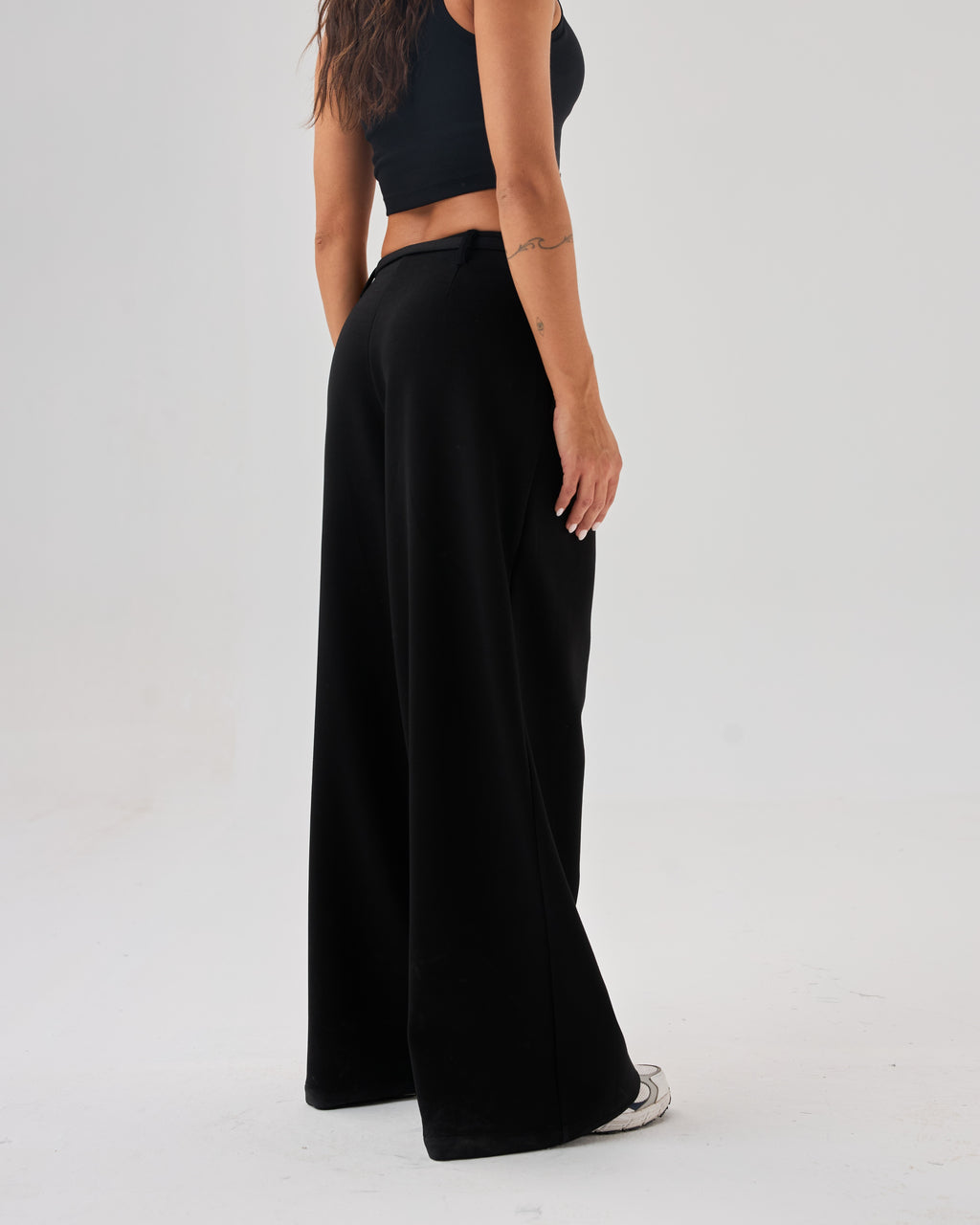 color:black