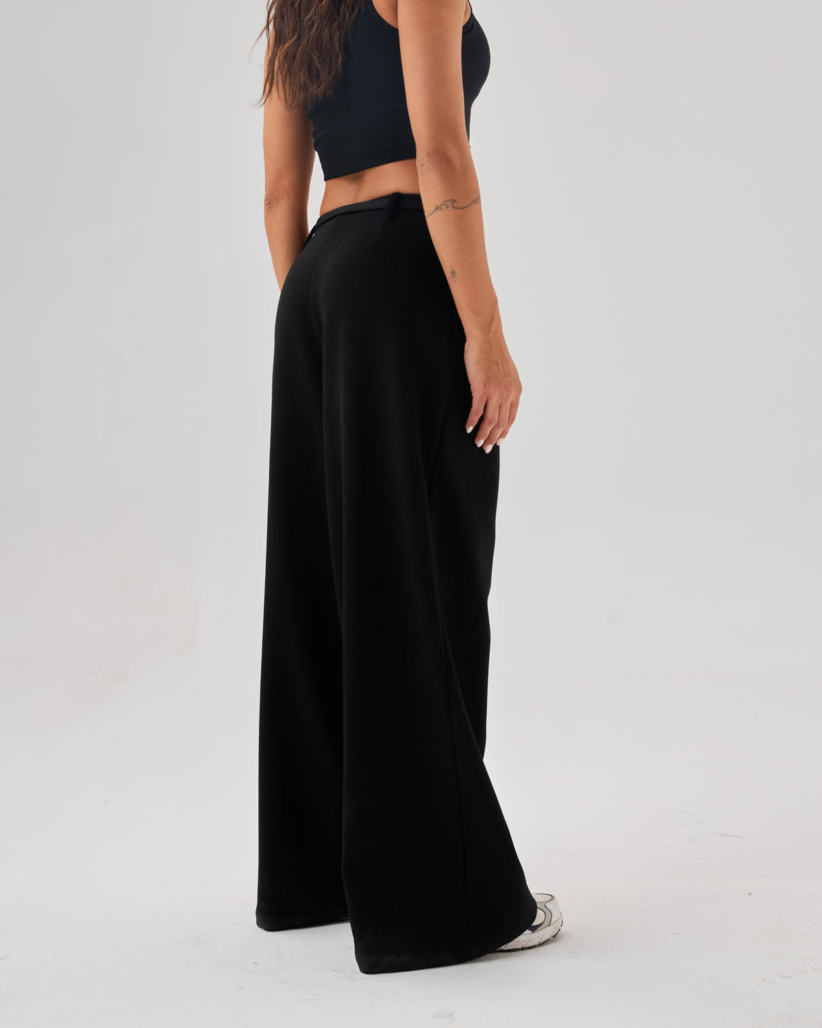 color:black