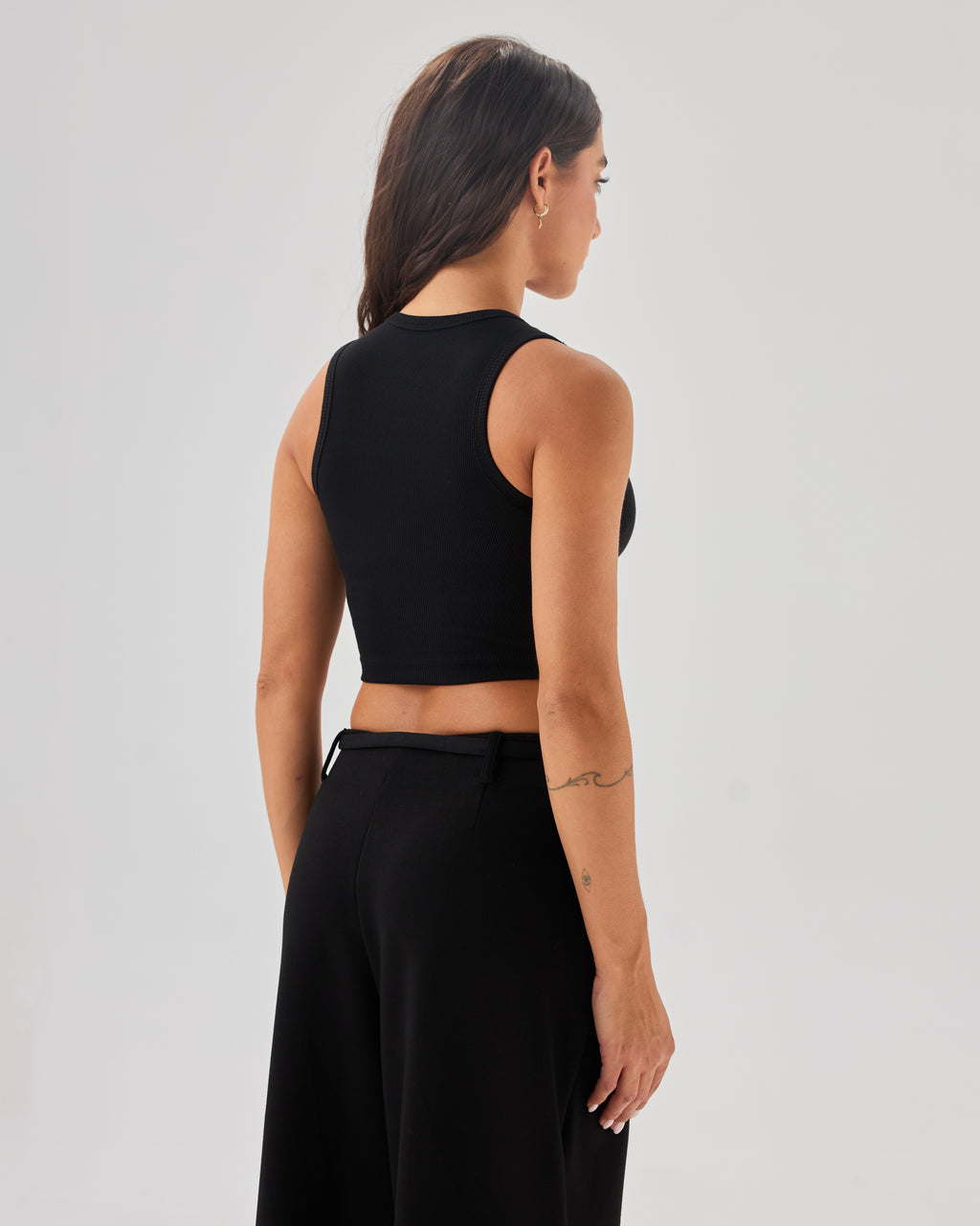 color:black