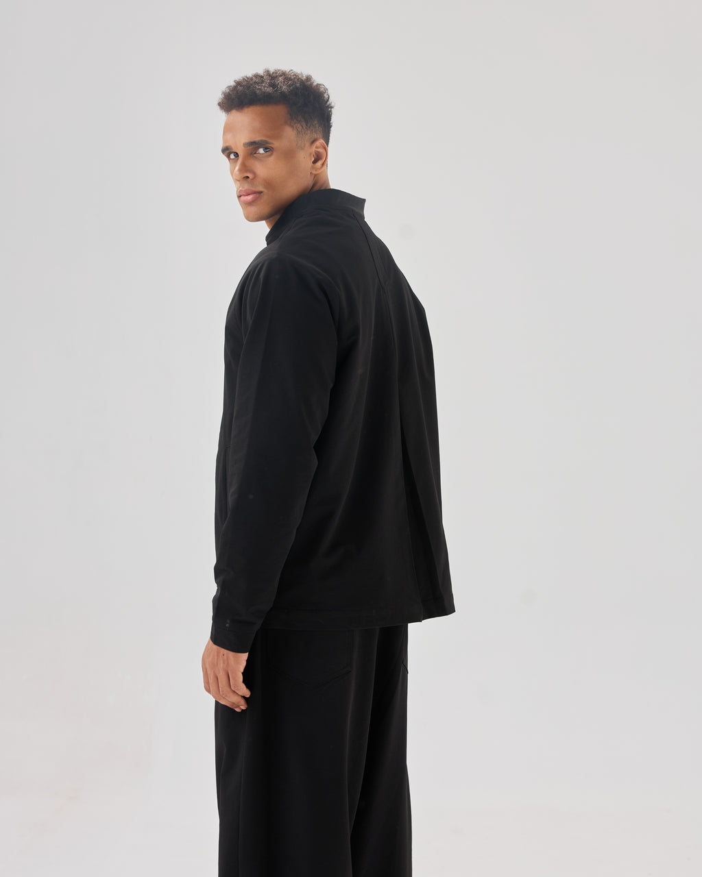 color:black