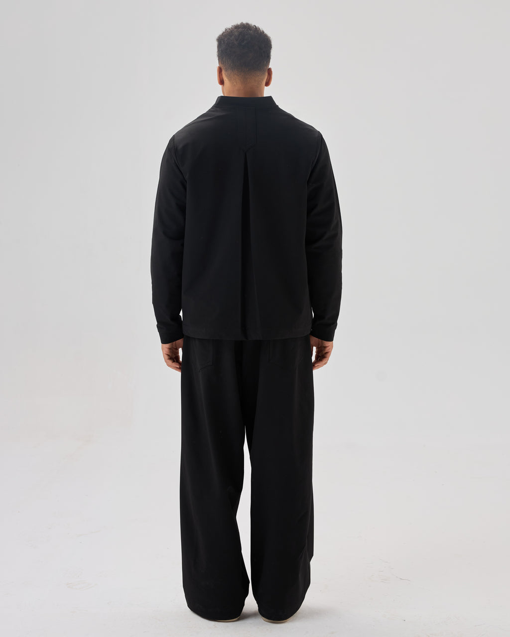 color:black