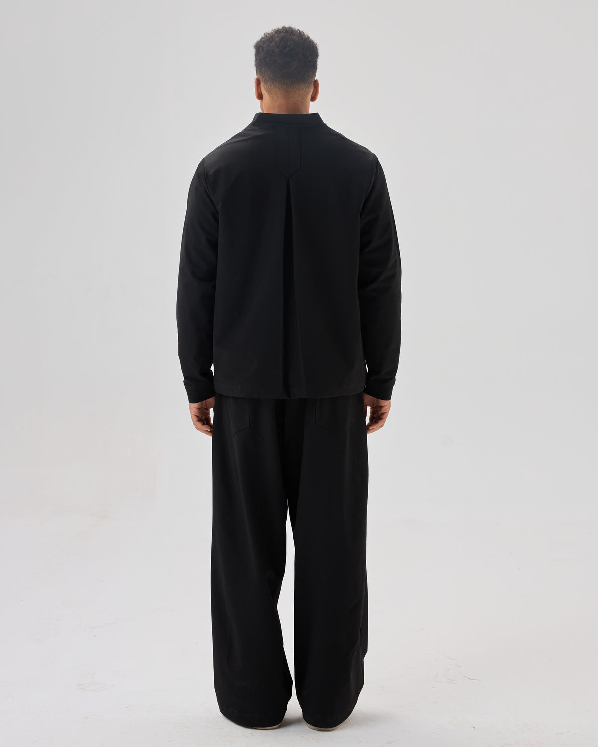 color:black