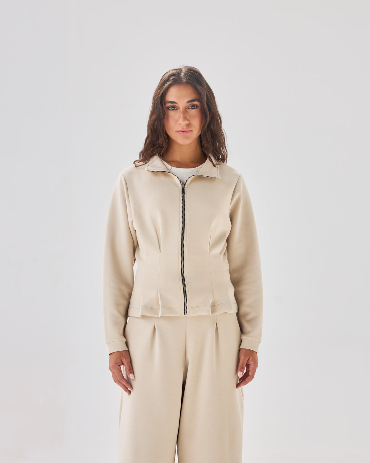 color:beige