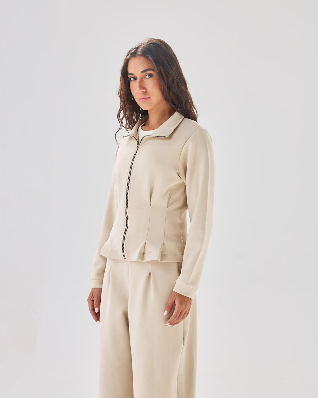 color:beige