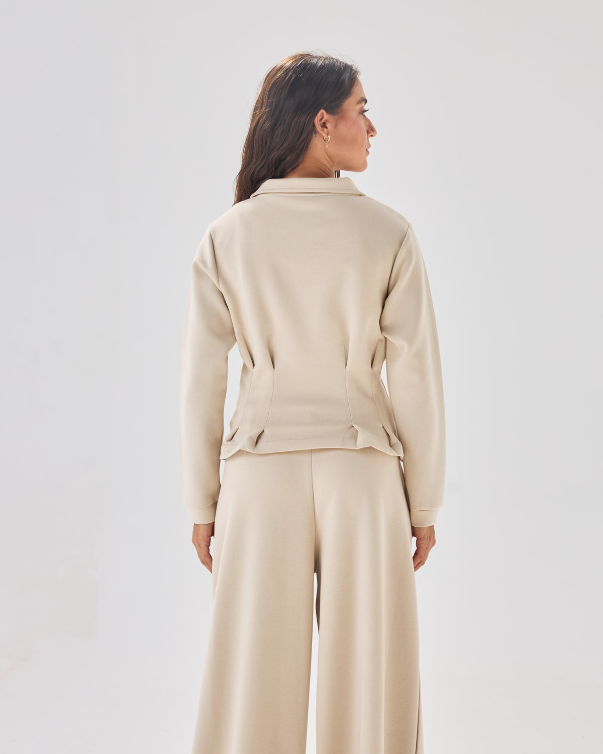 color:beige