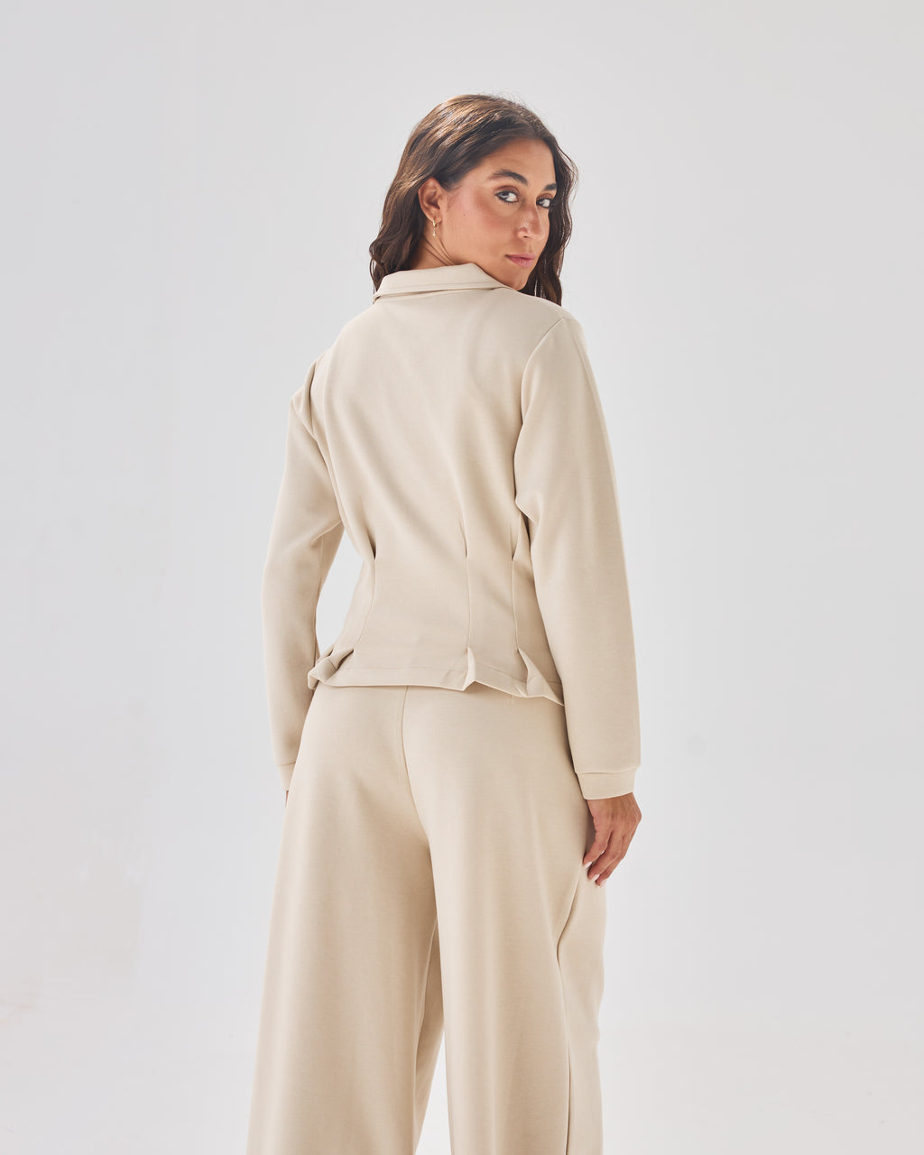 color:beige