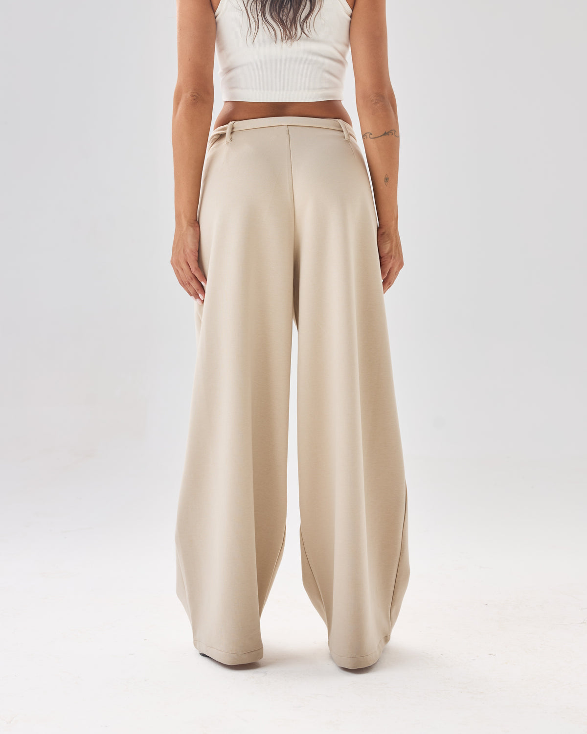 color:beige