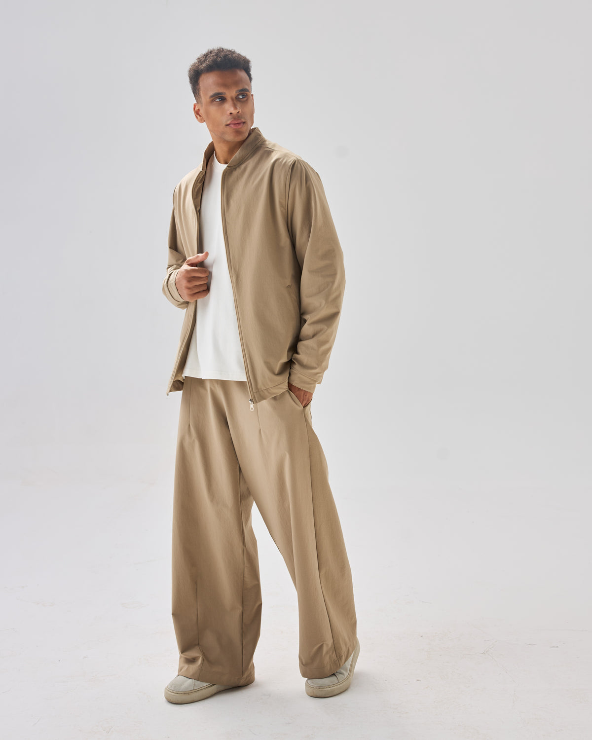color:beige