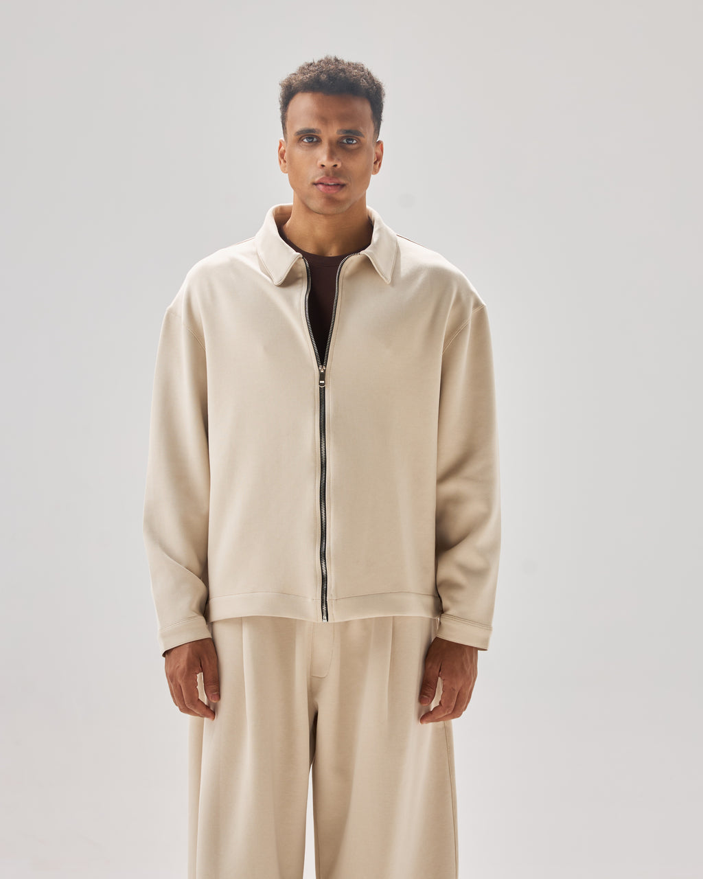 color:beige