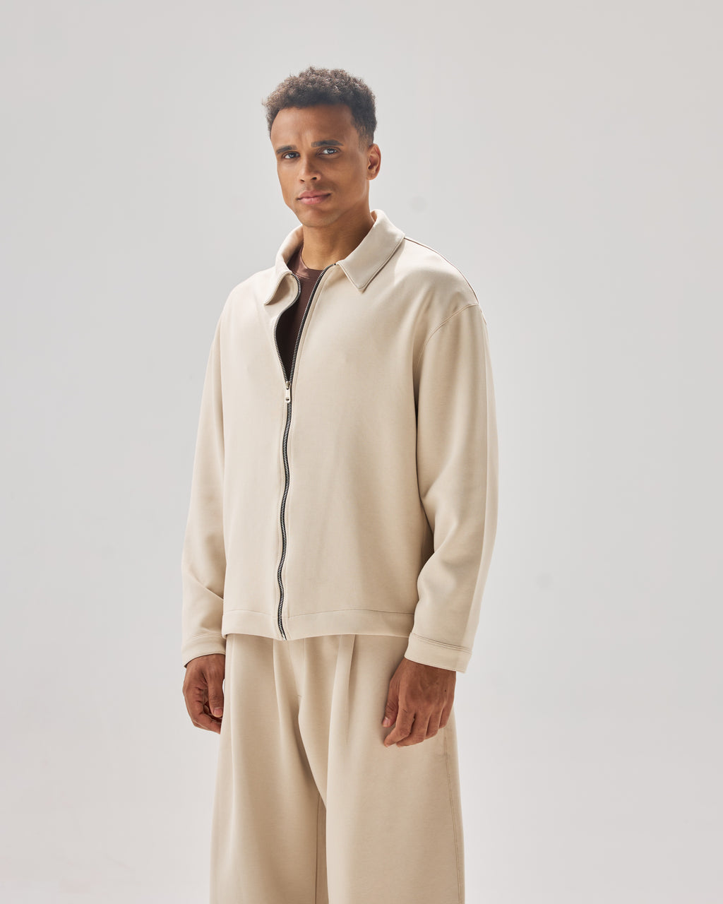 color:beige