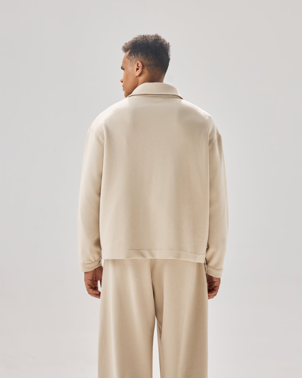 color:beige