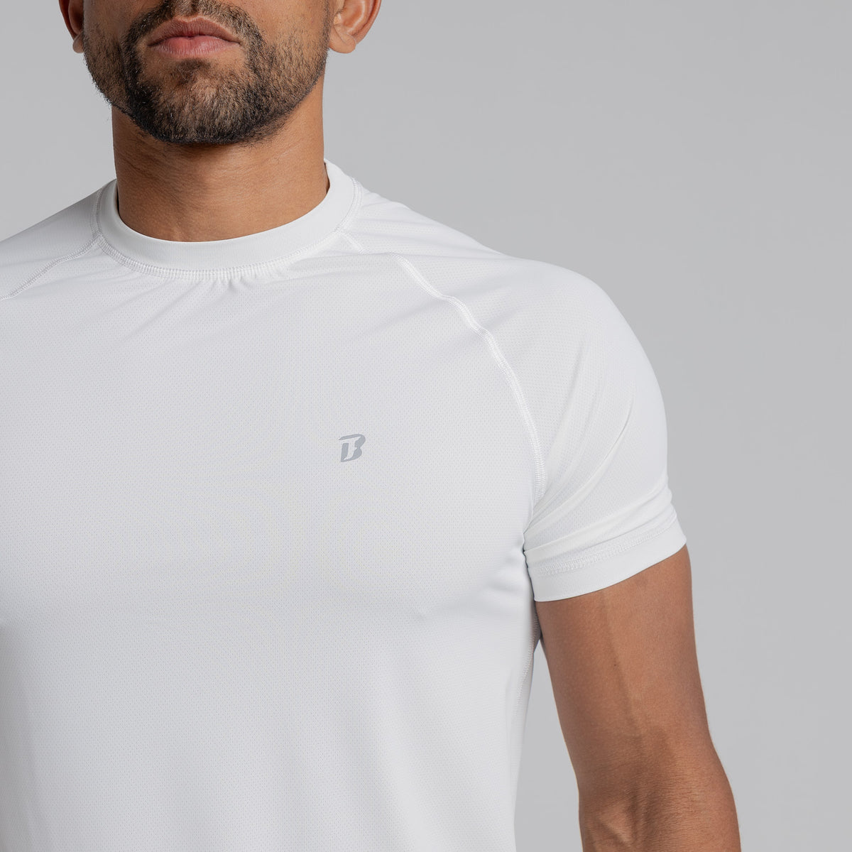 color:white