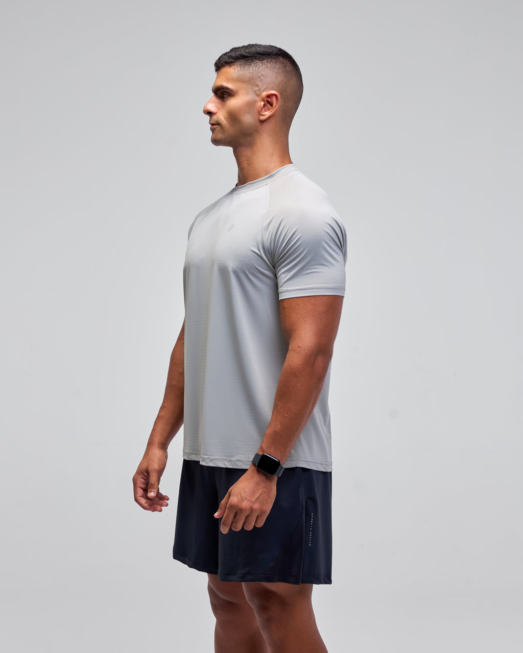 color:gray