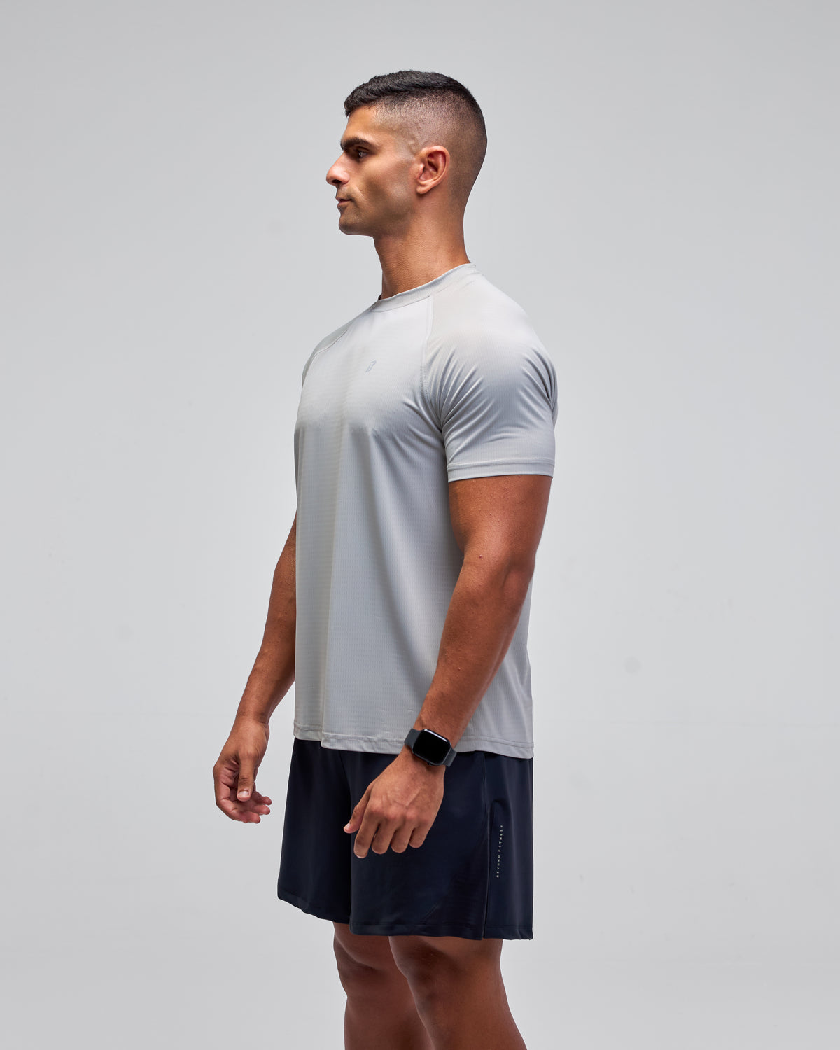 color:gray