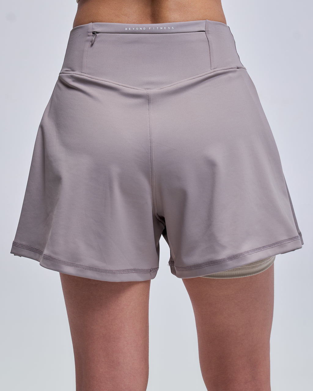 color:beige
