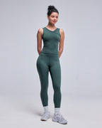 color:olive