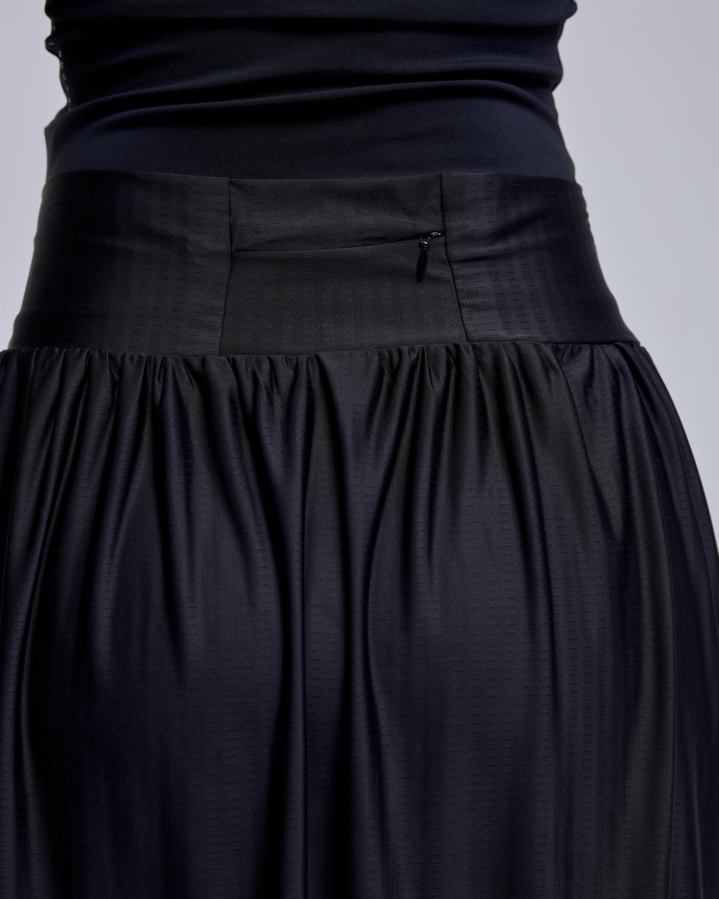 color:black