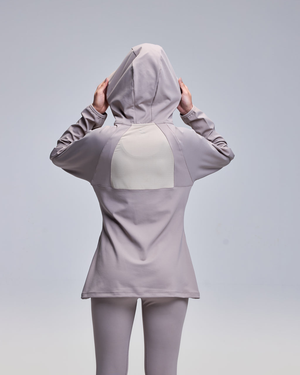 color:beige