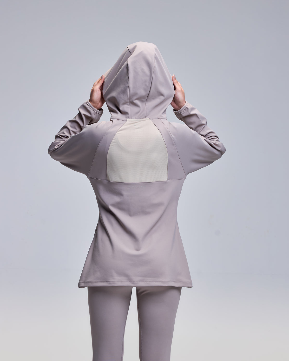 color:beige