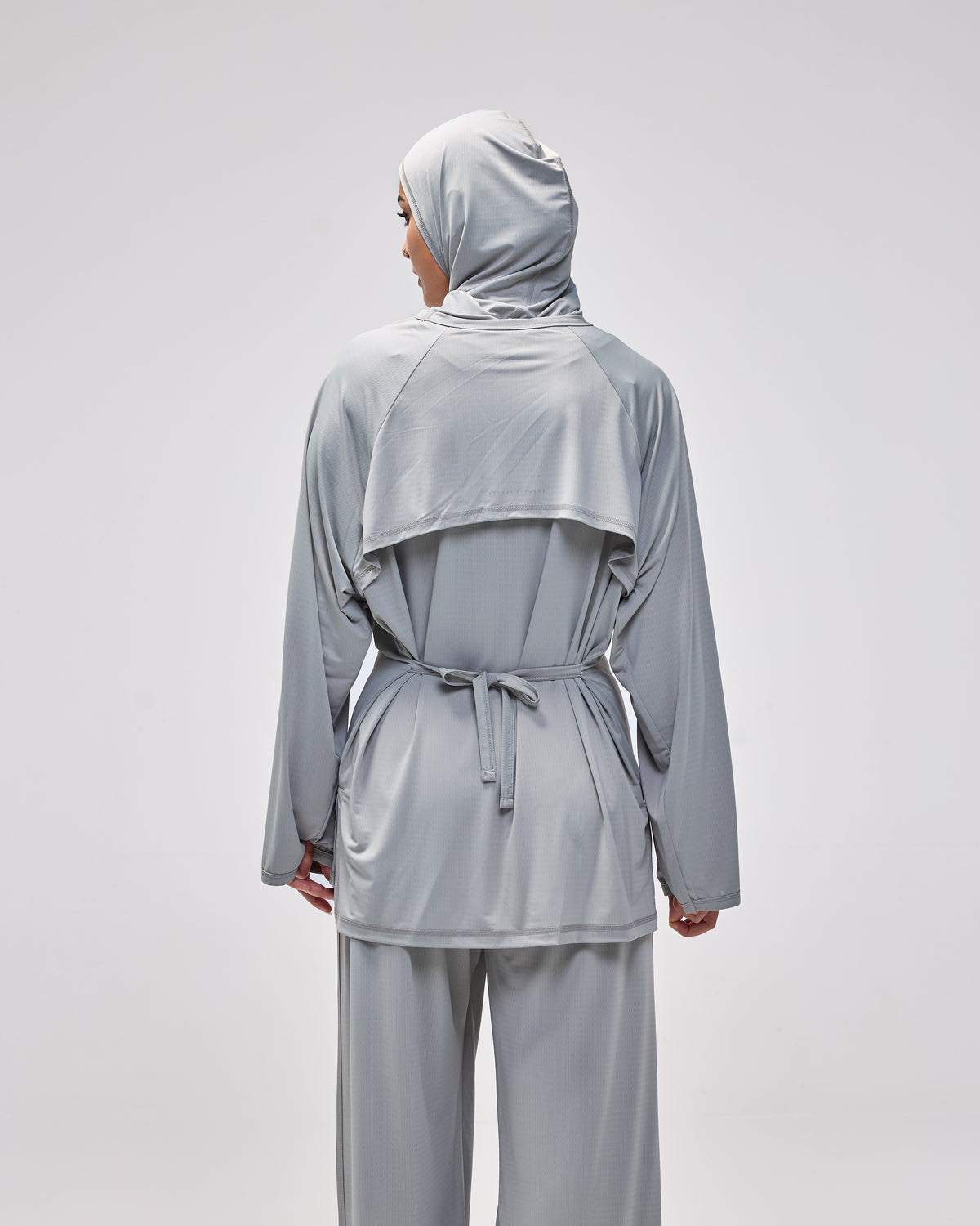 color:gray