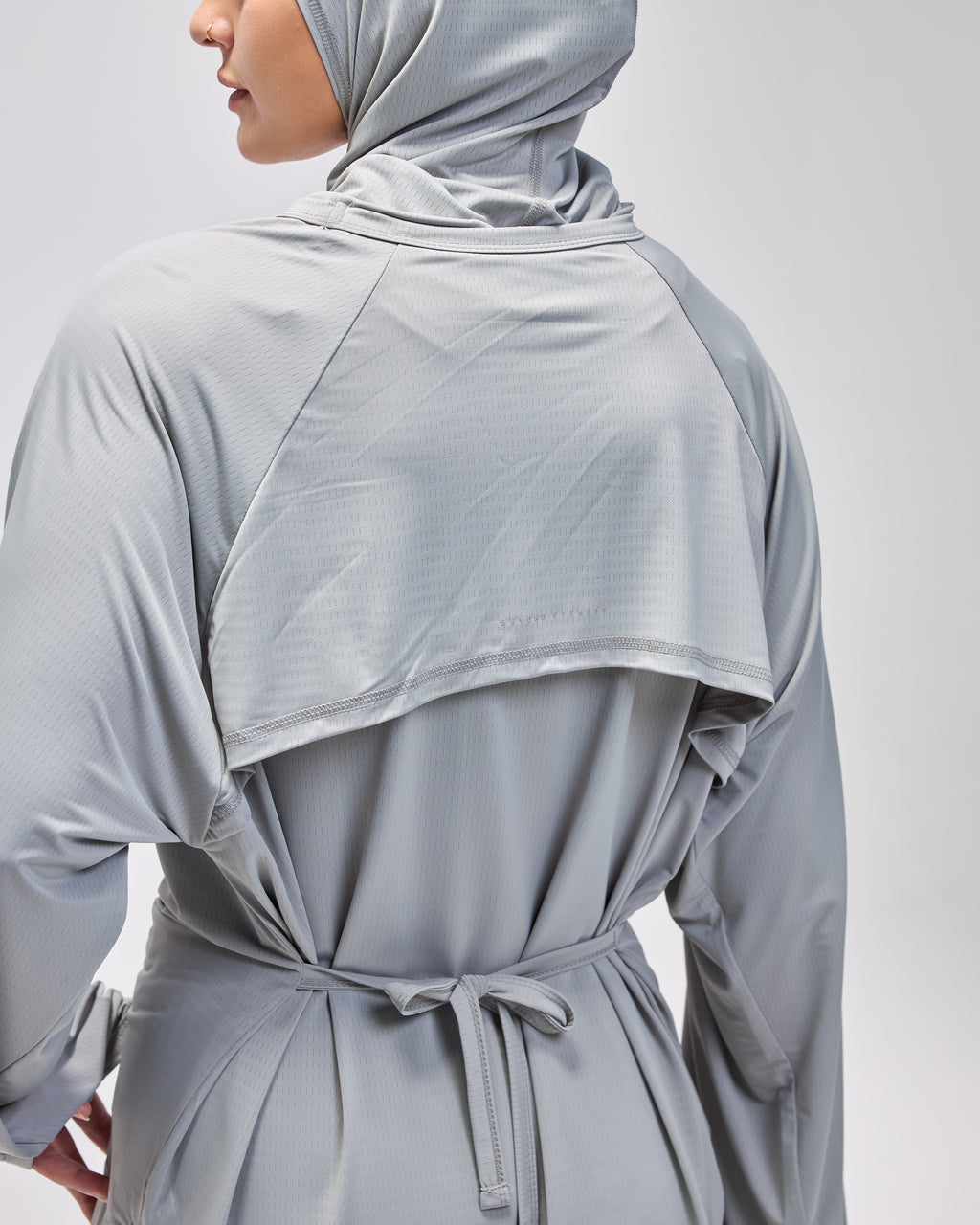 color:gray