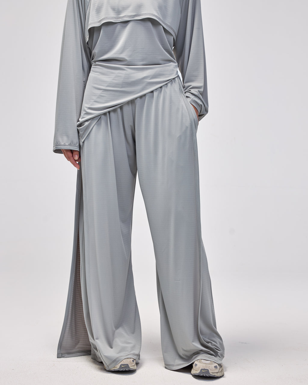 color:gray