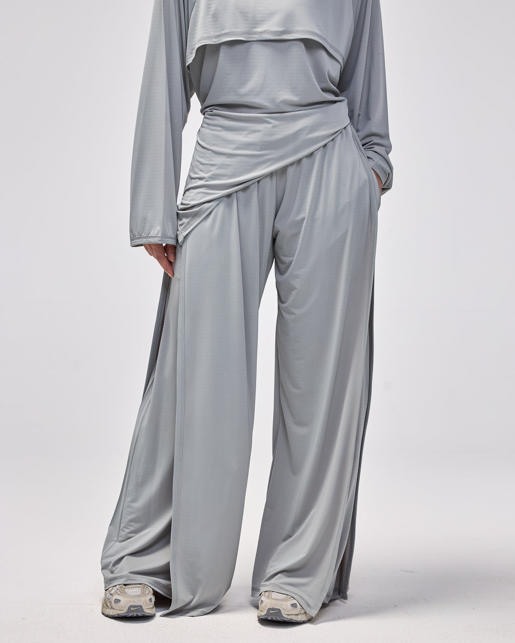 color:gray