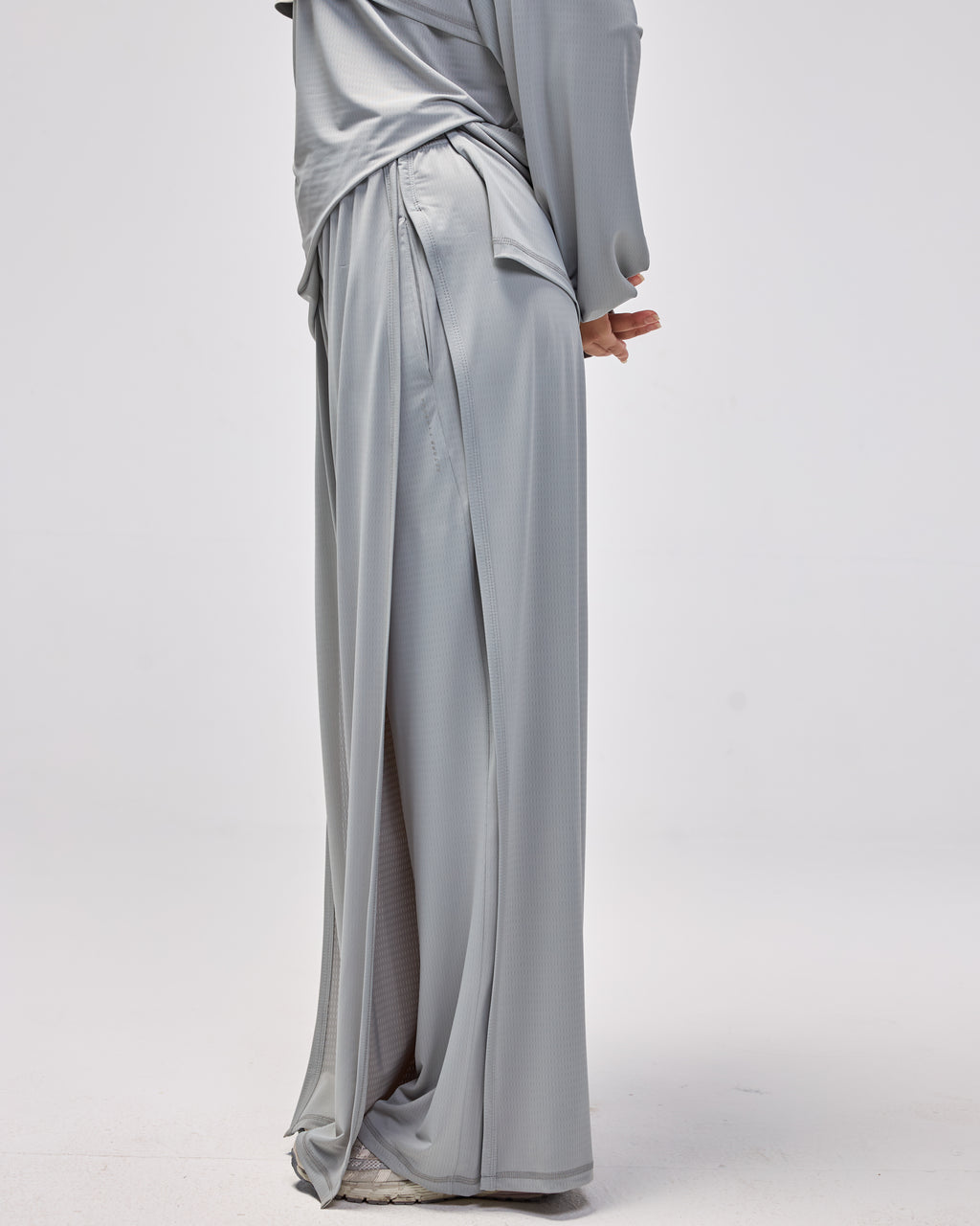 color:gray