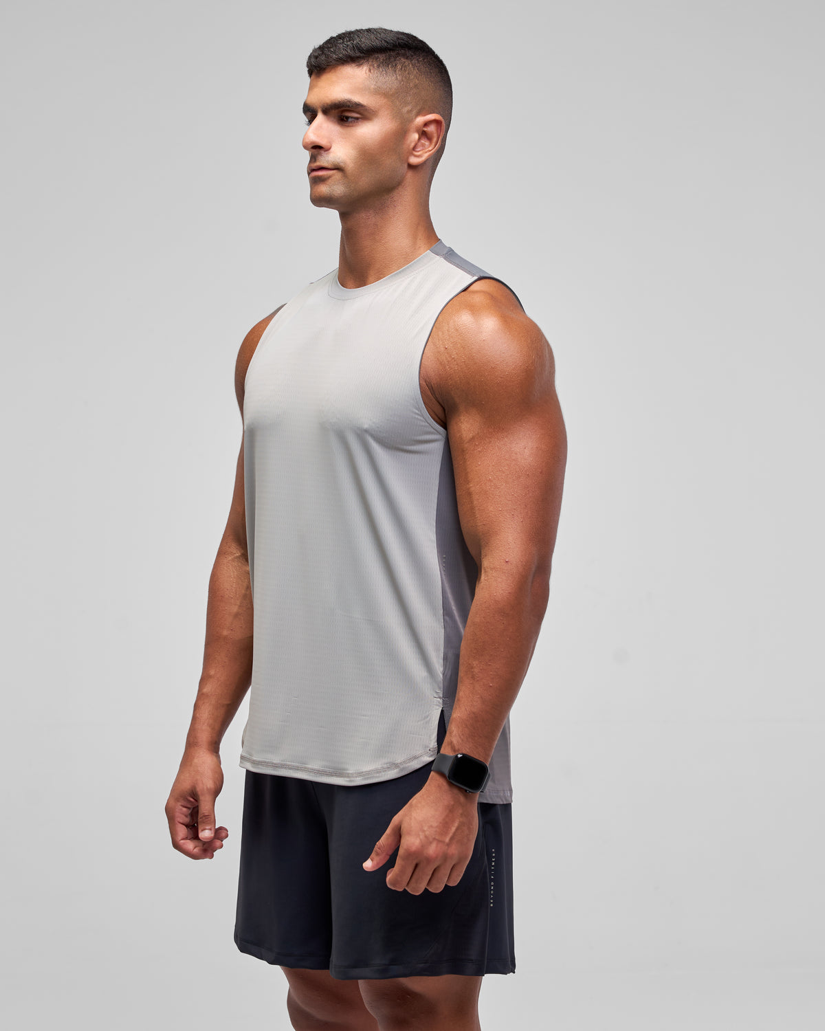 color:gray