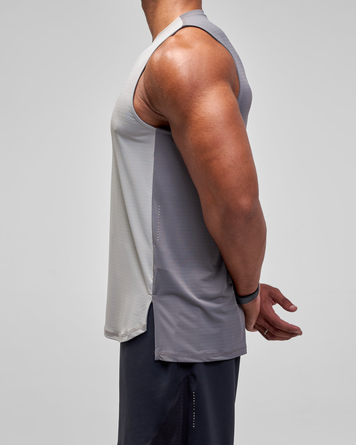 color:gray