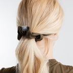 color:olive