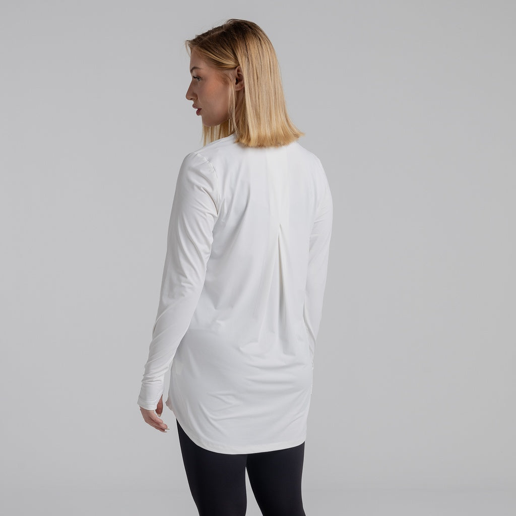 color:white