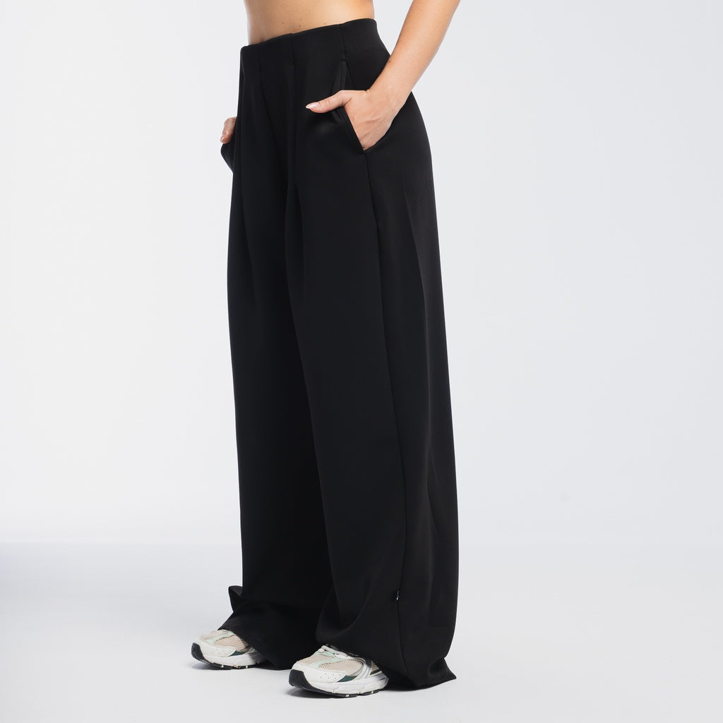 color:black