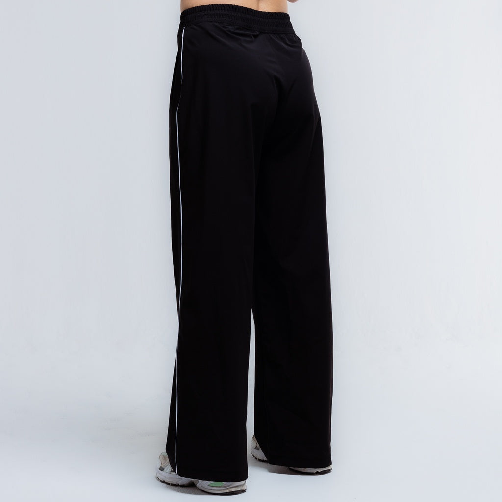 color:black