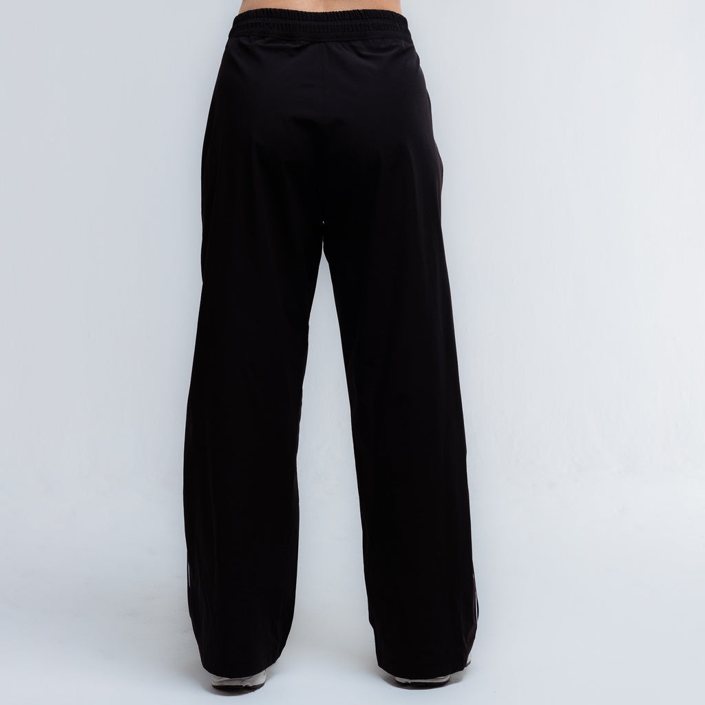 color:black