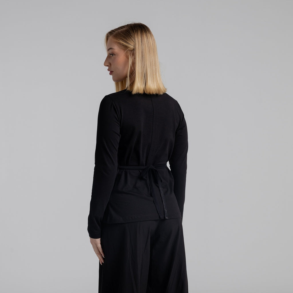 color:black